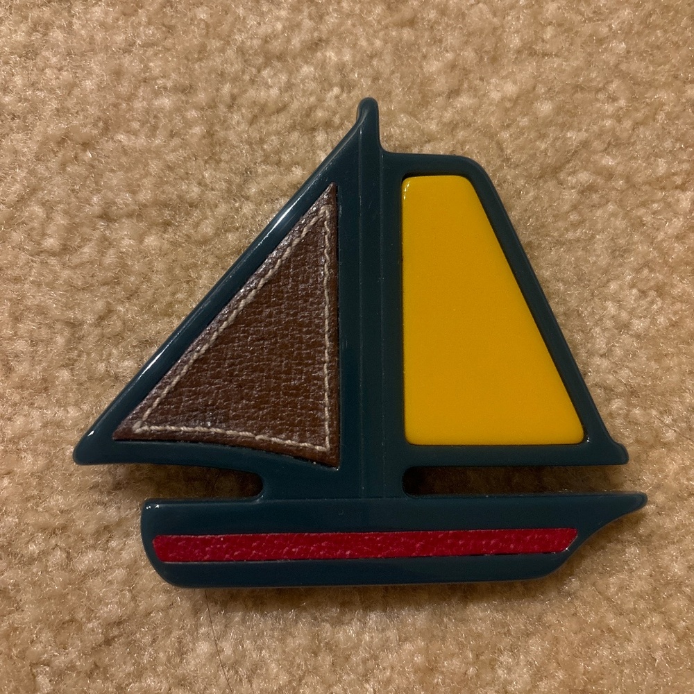 Prada boat pin